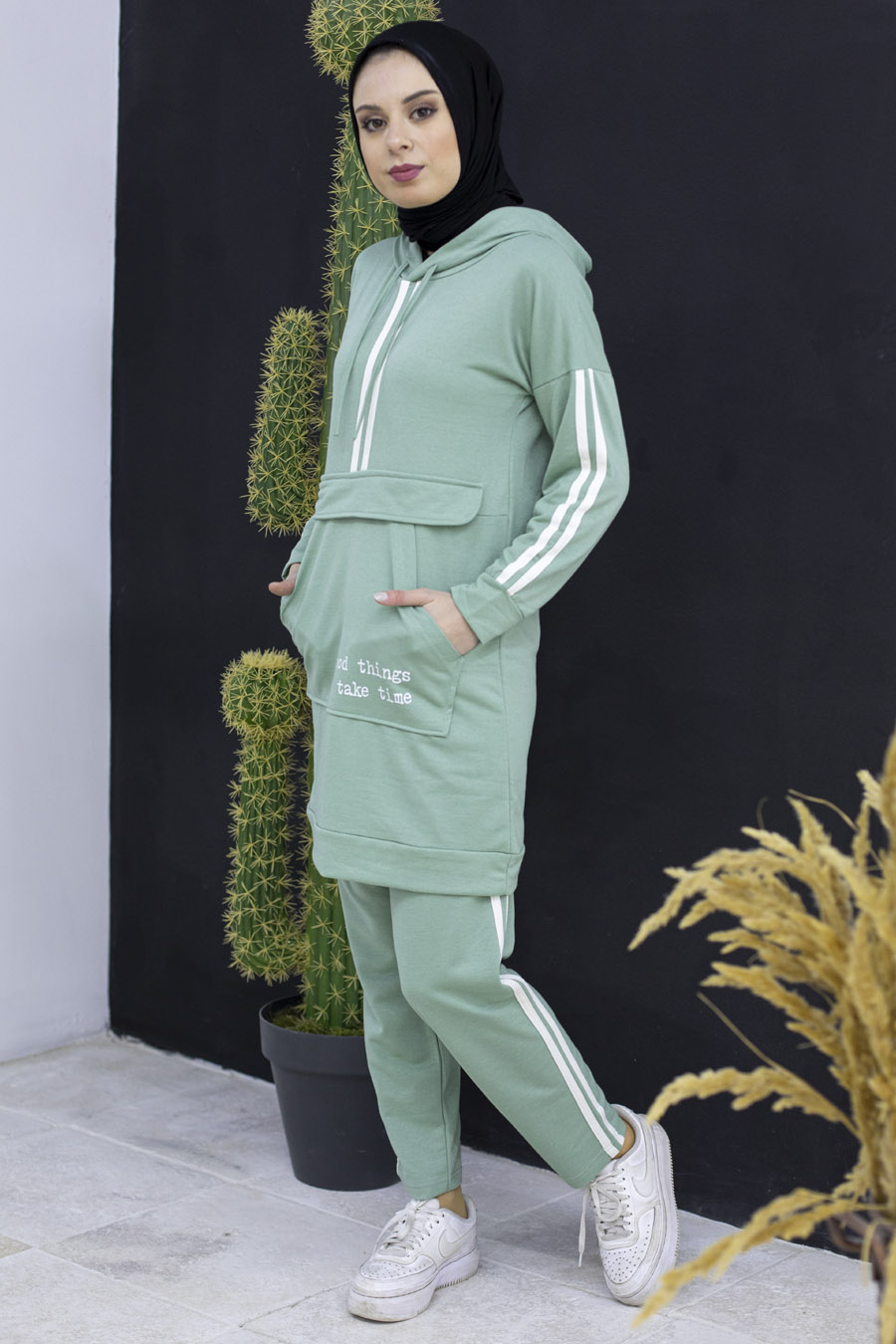 GREEN TUNIC AND PANT SUIT