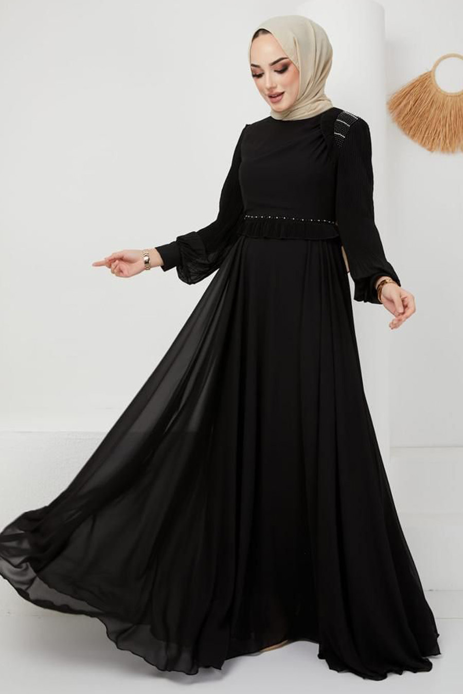 BLACK EVENING DRESS  