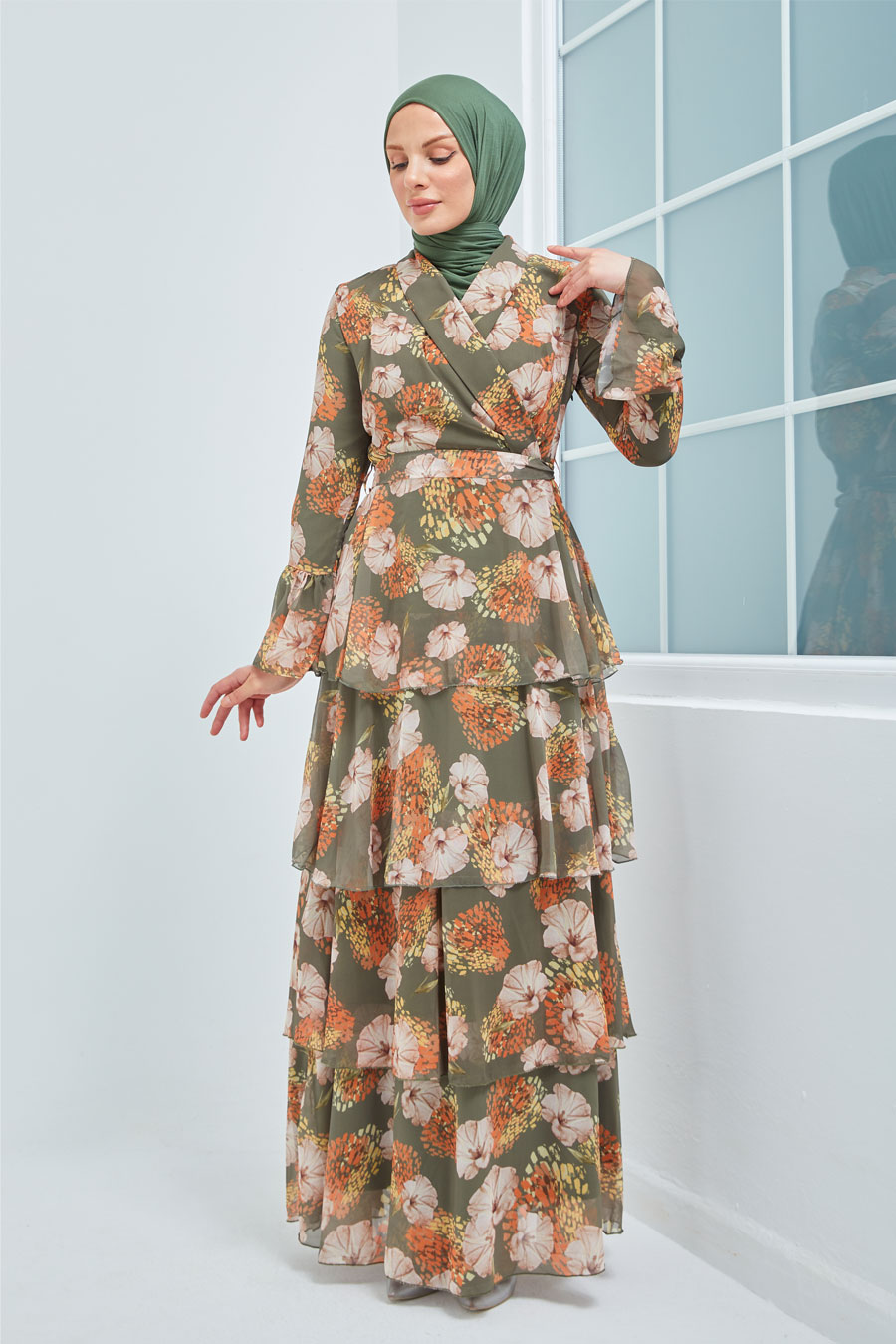 FLOWER PATTERNED GREEN DRESS