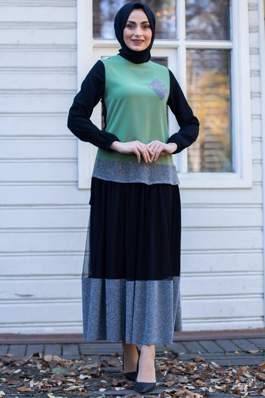 GREEN TUNIC AND SKIRT SUIT