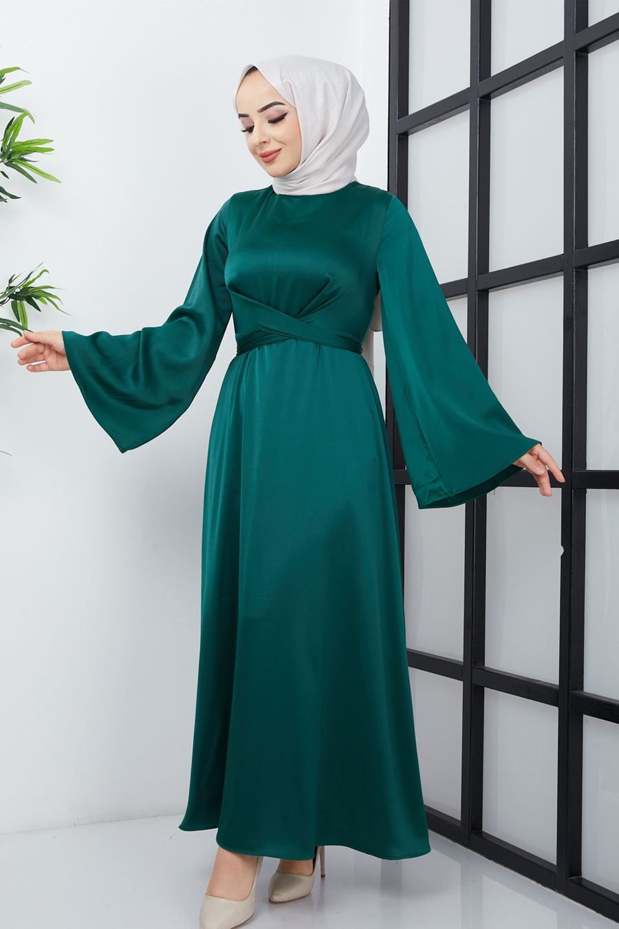 GREEN EVENING DRESS  
