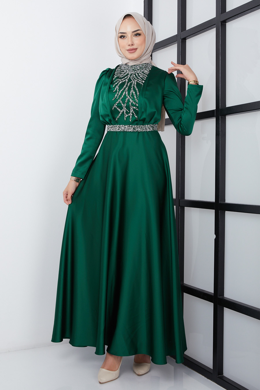 GREEN EVENING DRESS  